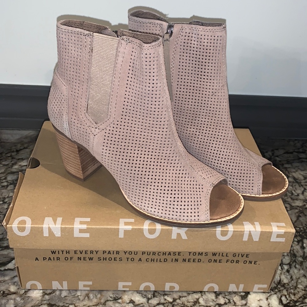 Toms nude suede bootie 7 majorca peep toe